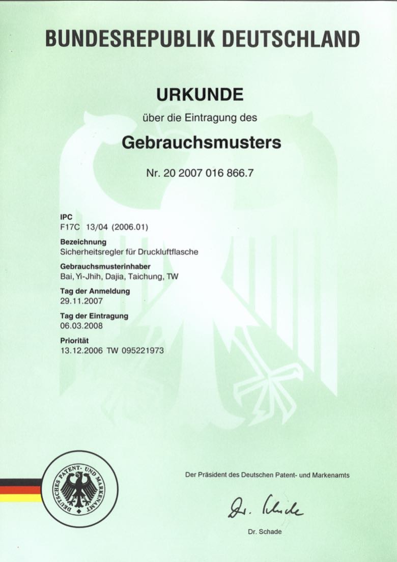 文件類型：德國實用新型註冊證書(Urkunde über die Eintragung des Gebrauchsmusters)。
註冊號：20 2007 016 866.7。
專利名稱：壓縮空氣瓶安全調節器(Sicherheitsregler für Druckluftflasche)。
持有人：Bai, Yi-Jhih，來自臺灣臺中市大甲區。
關鍵日期：申請日為2007 年11 月29 日，註冊日為2008 年3 月6 日。